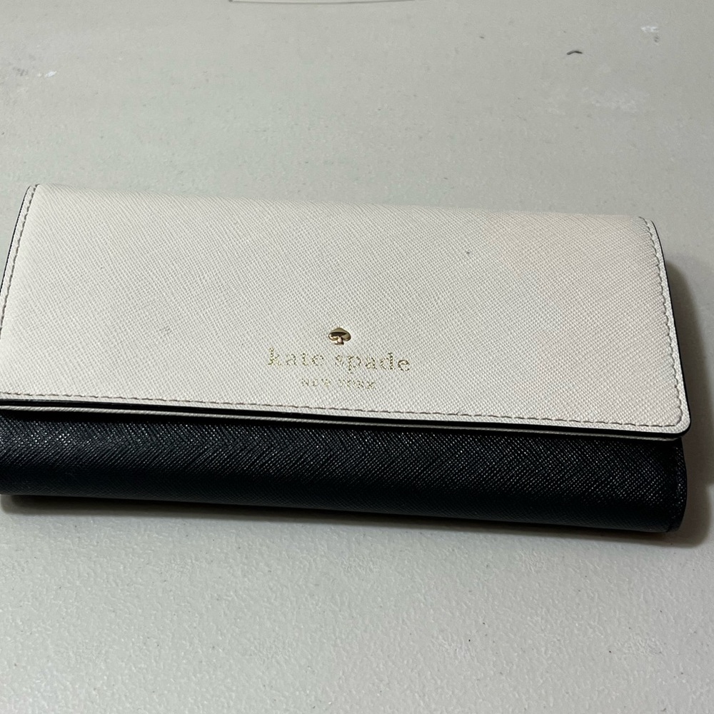 (A12) Kate Spade Nika Cedar Street Trifold Wallet